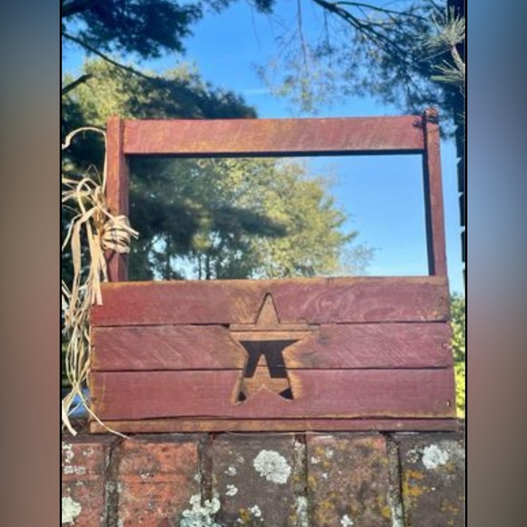 Distressed Wood Star Cutout Tote, Red - Picture 4 of 11